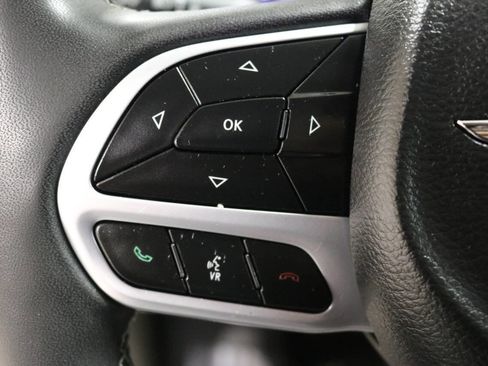 Used 2023 Chrysler Pacifica Touring-L image 50