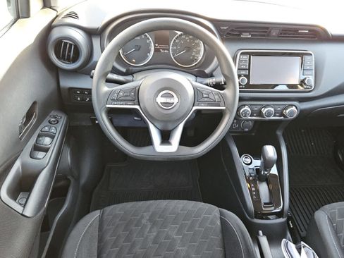 Used 2022 Nissan Kicks S image 5