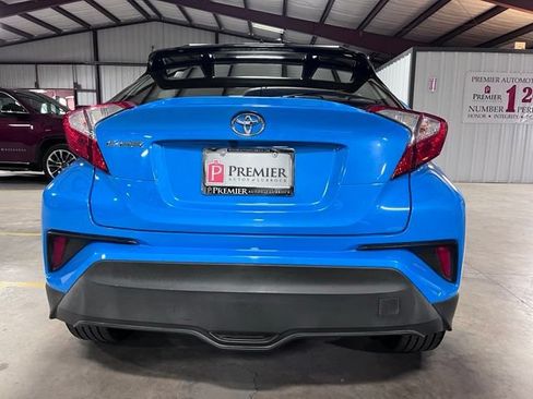 Used 2019 Toyota C-HR XLE FWD image 3