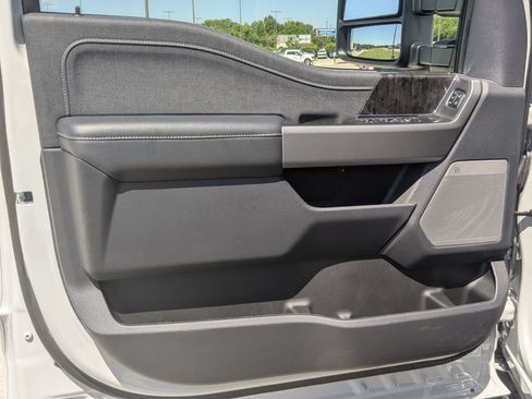 New 2026 Ford F250 Lariat w/ Tremor Off-Road Package AWD/4WD image 11