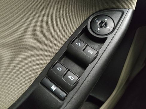 Used 2018 Ford Focus SE FWD image 27