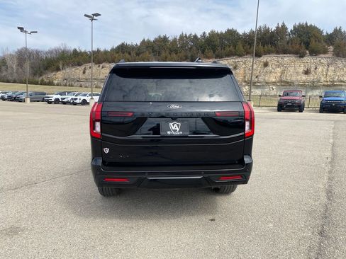 Used 2025 Ford Expedition Platinum w/ Stealth Appearance Package image 5