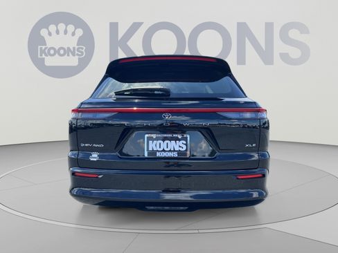Used 2025 Toyota Crown Signia AWD/4WD image 5