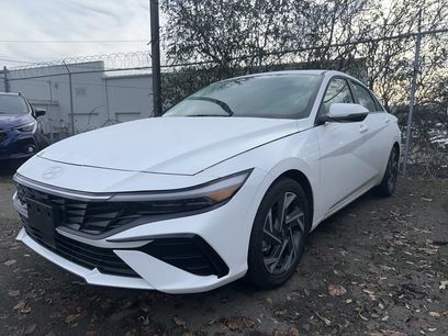 Used 2025 Hyundai Elantra Limited w/ Cargo Package