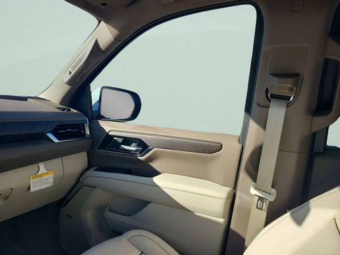 New 2026 GMC Yukon XL Denali image 11