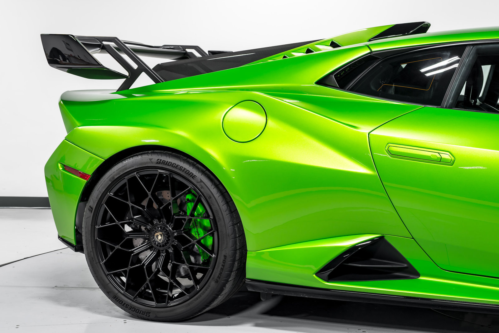 Used 2023 Lamborghini Huracan STO RWD image 50