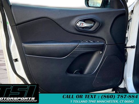 Used 2016 Jeep Cherokee Latitude w/ Cold Weather Group image 23