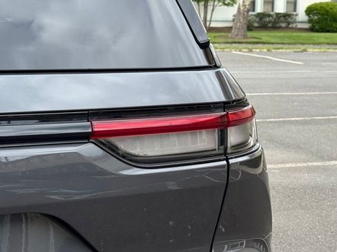 New 2025 Jeep Grand Cherokee Altitude AWD/4WD image 17