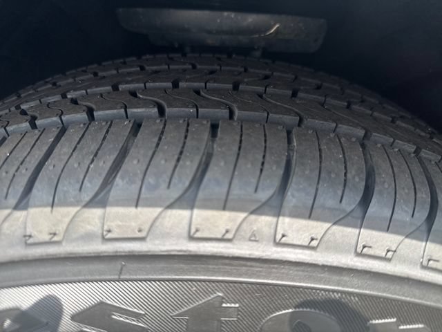 Used 2023 Buick Envision Essence AWD/4WD image 32