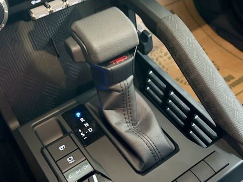 Used 2025 Toyota Tacoma TRD Sport image 18