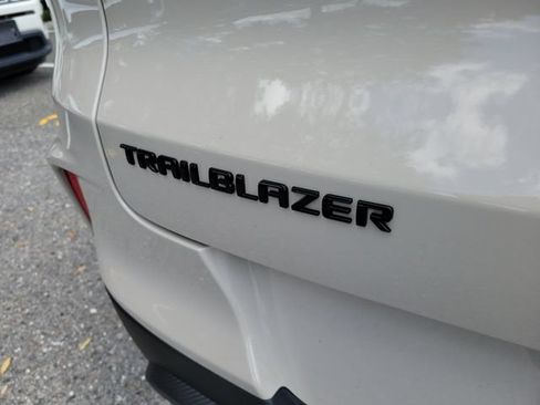 Used 2026 Chevrolet TrailBlazer RS FWD image 9