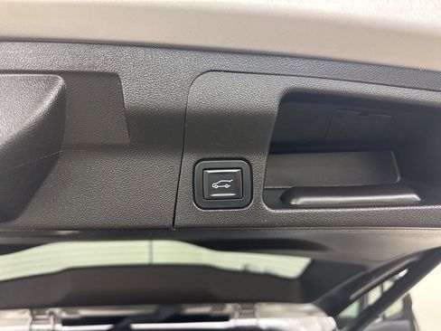 Used 2018 GMC Acadia SLT image 26