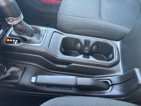 Used 2023 Jeep Wrangler Unlimited Sport image 25