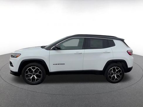 Used 2025 Jeep Compass Limited image 9