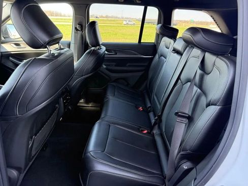 Used 2024 Jeep Grand Cherokee Limited image 14