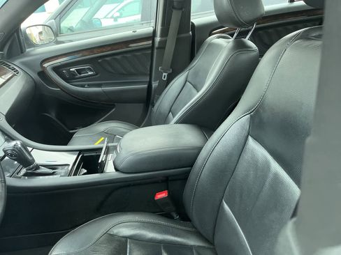 Used 2019 Ford Taurus Limited image 24