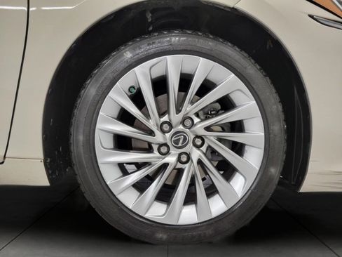 Used 2019 Lexus ES 350 w/ Accessory Package 2 image 4