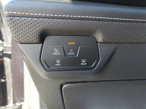 Used 2025 Volkswagen Atlas SE image 26