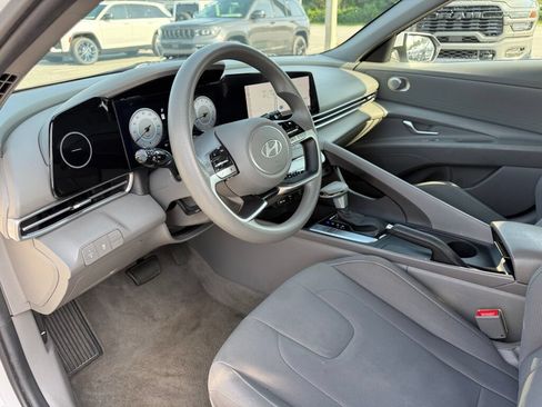 Used 2024 Hyundai Elantra SEL FWD image 21