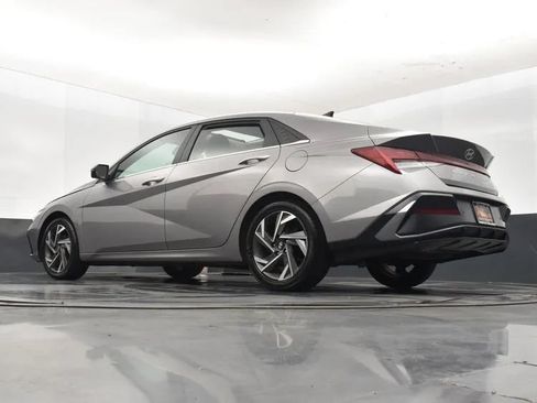 Used 2024 Hyundai Elantra Limited FWD image 12