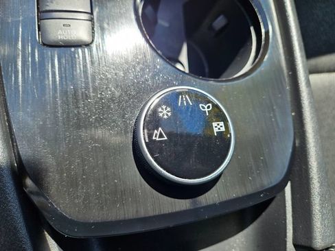 Used 2025 Nissan Rogue SV AWD/4WD image 33