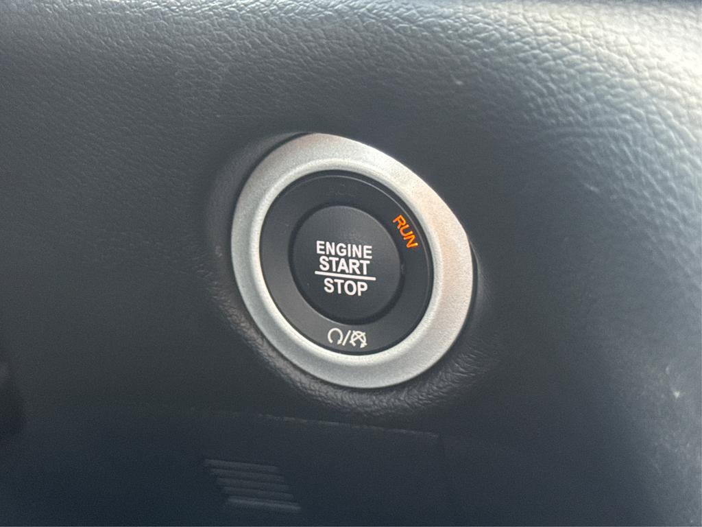 Used 2025 Chrysler Pacifica Select FWD image 22