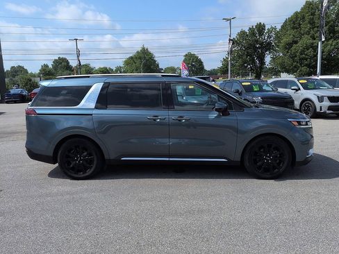 Used 2022 Kia Carnival SX Prestige FWD image 2