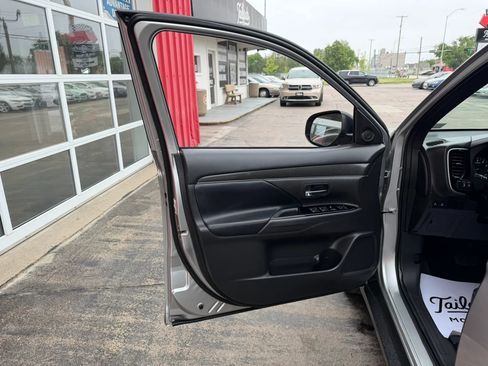 Used 2020 Mitsubishi Outlander SE FWD image 9