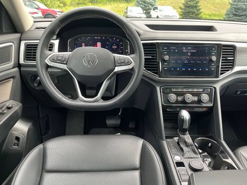 Certified 2023 Volkswagen Atlas SE w/ Panoramic Sunroof Package AWD/4WD image 19