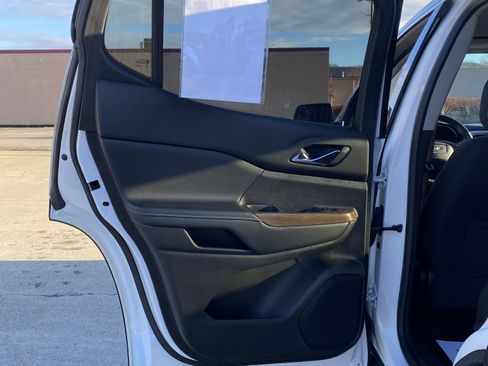 Used 2021 GMC Acadia SLE image 17