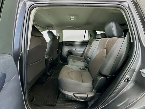 Used 2024 Toyota Highlander LE image 23