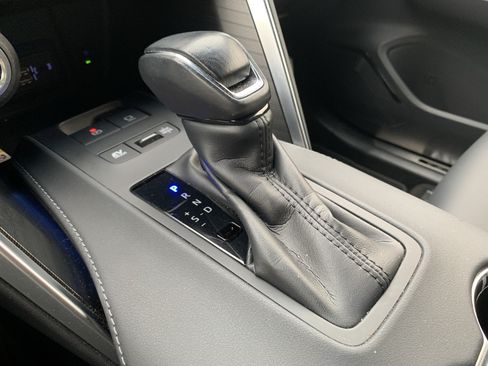 Used 2022 Toyota Venza XLE AWD/4WD image 26
