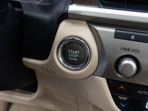 Used 2013 Lexus ES 350 w/ Luxury Pkg FWD image 16