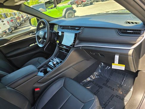 New 2026 Jeep Grand Cherokee L Limited AWD/4WD image 29