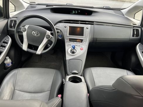 Used 2013 Toyota Prius Four w/ Deluxe Solar Roof Pkg FWD image 21