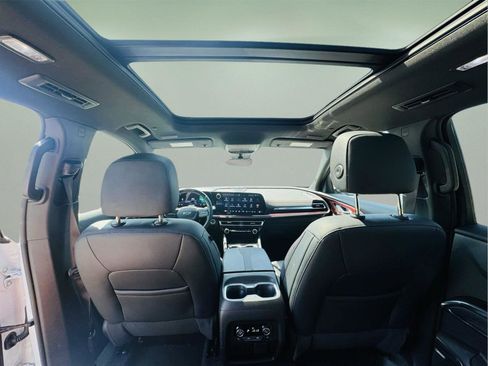 Used 2024 Chevrolet Traverse RS image 37