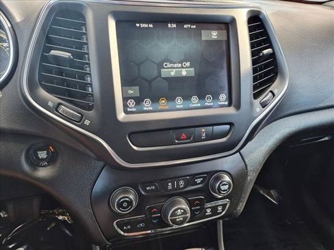 Used 2022 Jeep Cherokee Latitude Lux w/ Mopar Interior Package AWD/4WD image 13