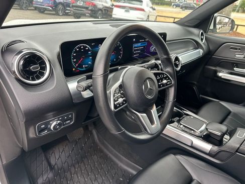Used 2021 Mercedes-Benz GLB 250 4MATIC image 17