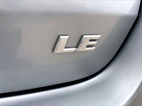 Used 2015 Toyota Highlander LE image 10