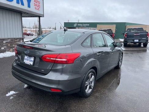 Used 2018 Ford Focus SE w/ SE Appearance Package image 15