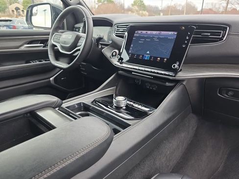 Used 2024 Jeep Wagoneer Series II w/ Flexible Seating Group RWD image 17