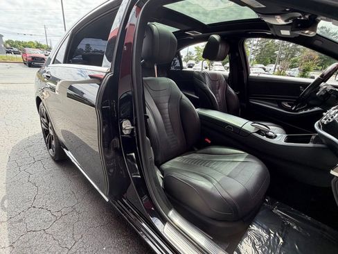 Used 2019 Mercedes-Benz S 560 Sedan image 32