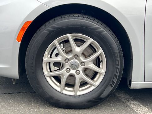 Used 2024 Chrysler Pacifica Touring-L image 26