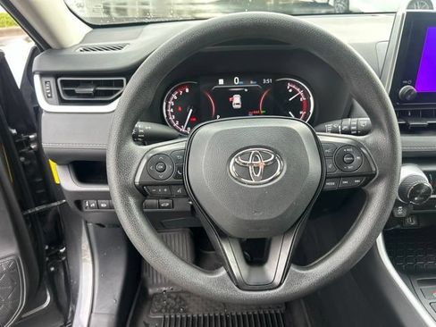 Used 2025 Toyota RAV4 XLE FWD image 19