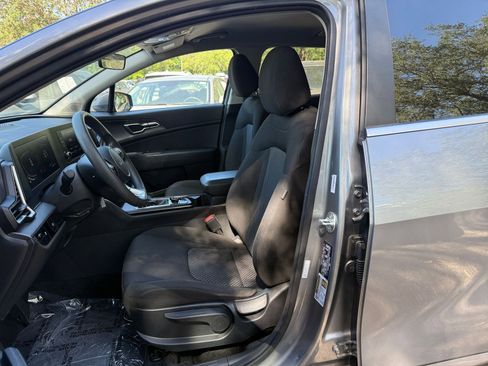 Used 2025 Kia Sportage LX FWD image 33