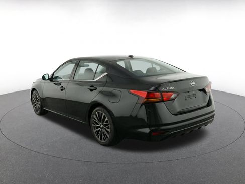 Used 2025 Nissan Altima 2.5 SV FWD image 7
