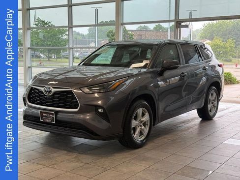 Used 2023 Toyota Highlander LE FWD image 6