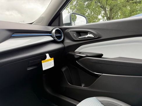 New 2025 Chevrolet Trax LT w/ Driver Confidence Package FWD image 30