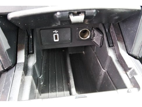 Used 2018 Ford Explorer XLT w/ Equipment Group 202A FWD image 29