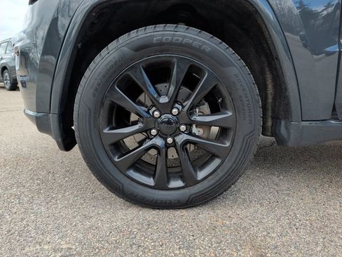 Used 2017 Jeep Grand Cherokee Altitude AWD/4WD image 35